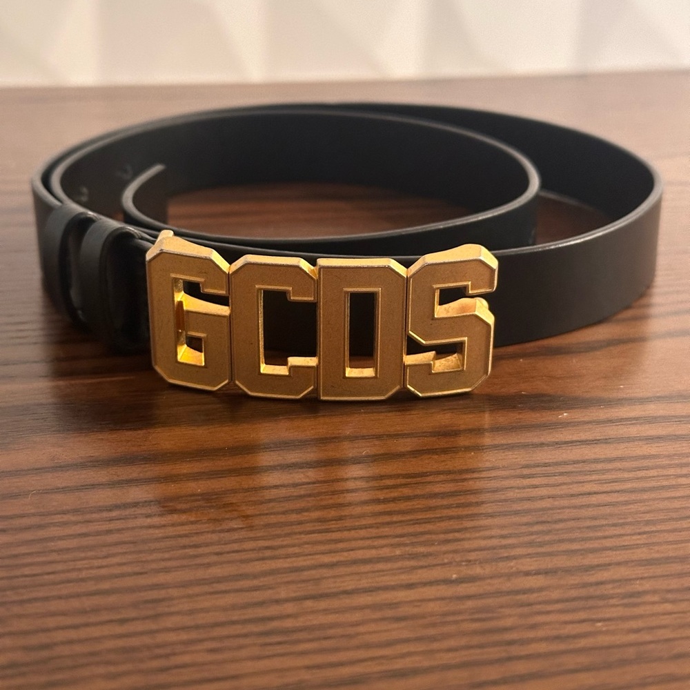GCDS gold logo-buckle leather belt